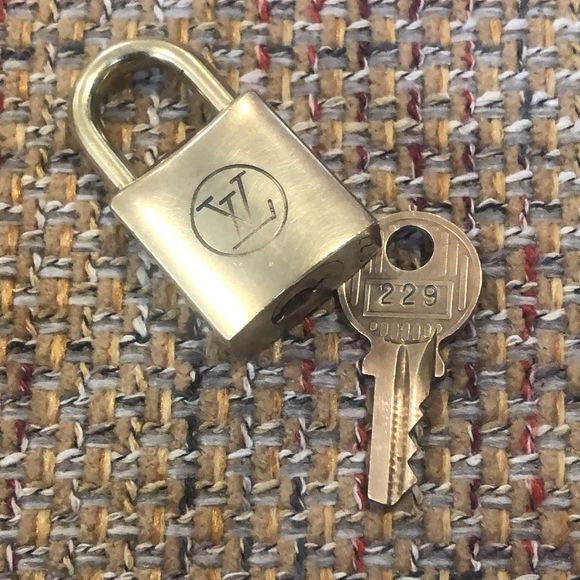 Vintage LV Louis Vuitton Padlock Lock & Key 229 - Picture 10 of 12